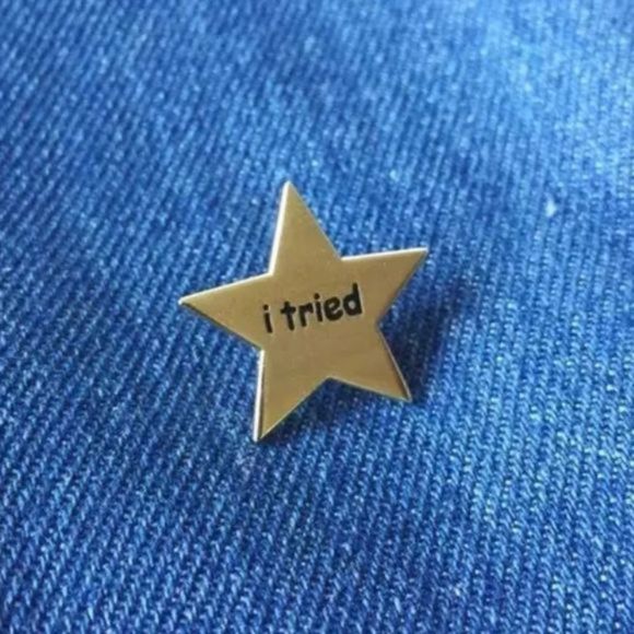 Gold Star Pin - Picture 1 of 4